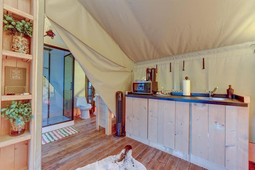 Hotel 12 Fires Luxury Glamping With Heating #5 Johnson City Exterior foto